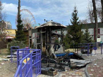 Росіяни обстріляли парк у центрі Харкова, коли там працювали люди: є поранений