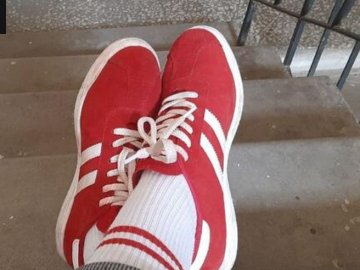 У Білорусі жінку оштрафували за шкарпетки «неправильного» кольору