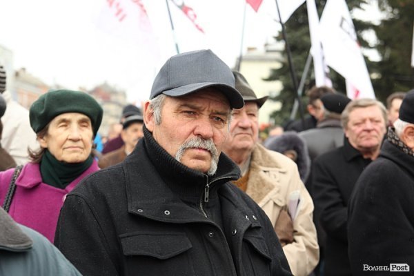 У центрі Луцька - мітинг опозиції. ФОТО. ОНОВЛЕНО