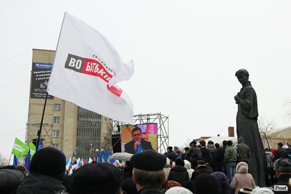 У центрі Луцька - мітинг опозиції. ФОТО. ОНОВЛЕНО