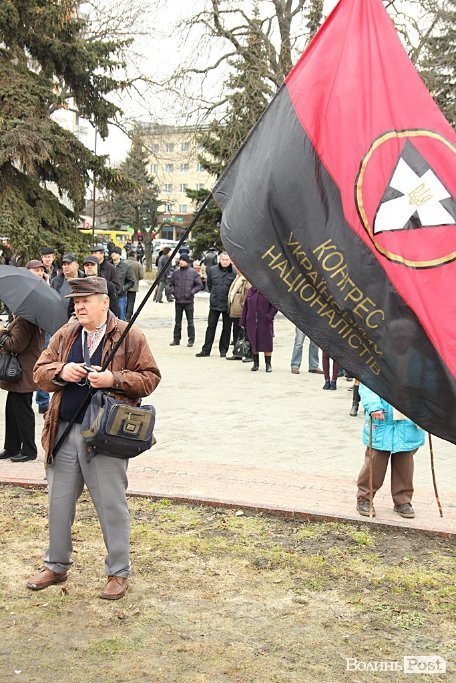 У центрі Луцька - мітинг опозиції. ФОТО. ОНОВЛЕНО