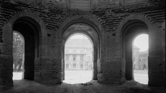 Який вигляд мав замок в Олиці майже 100 років тому. РЕТРОФОТО