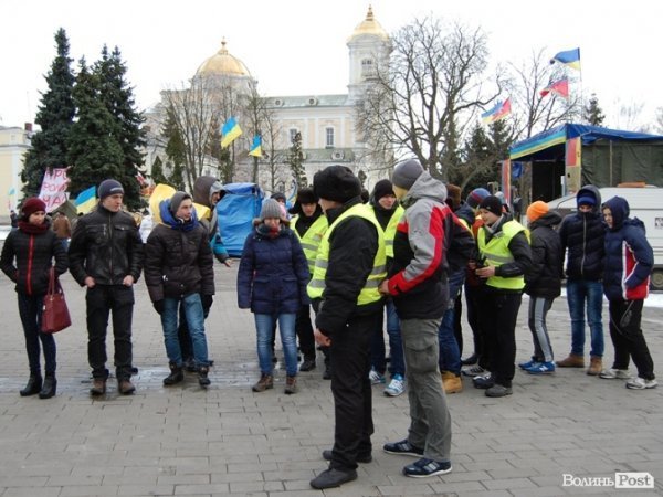 У Луцьку вчили, як оборонятися від «Беркута» і «тітушків». ФОТО. ВІДЕО