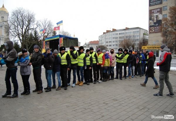 У Луцьку вчили, як оборонятися від «Беркута» і «тітушків». ФОТО. ВІДЕО