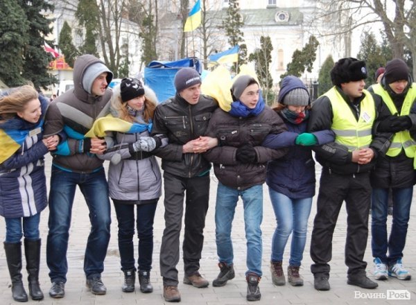 У Луцьку вчили, як оборонятися від «Беркута» і «тітушків». ФОТО. ВІДЕО