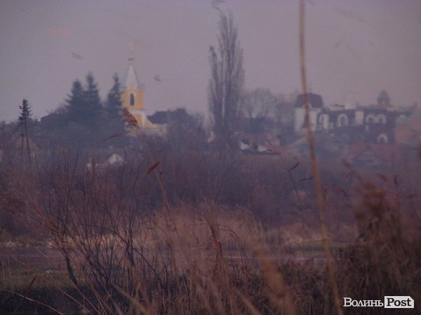 У Луцьку - чергова пожежа Гнідавського болота. ФОТО. ОНОВЛЕНО