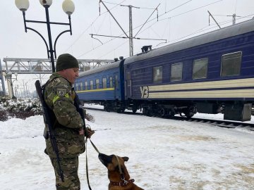 Відпрацьовують залізничні станції, блокпости: на Волині поліція проводить перевірку з незаконного обігу зброї