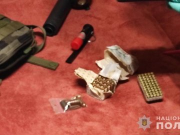 На Волині у 46-річного чоловіка вдома знайшли боєприпаси