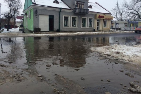 Ремонт дороги по-волинськи: каналізацію «закатали» під асфальт