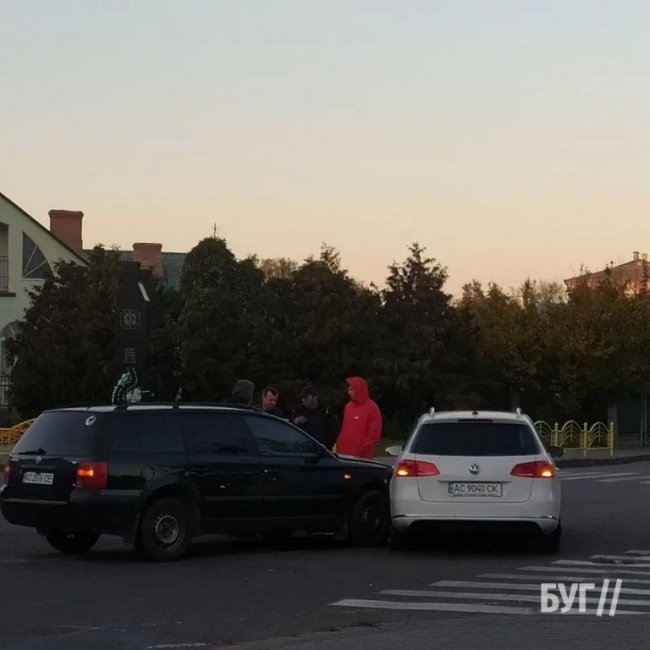 На Волині на перехресті зіткнулися автівки. ФОТО