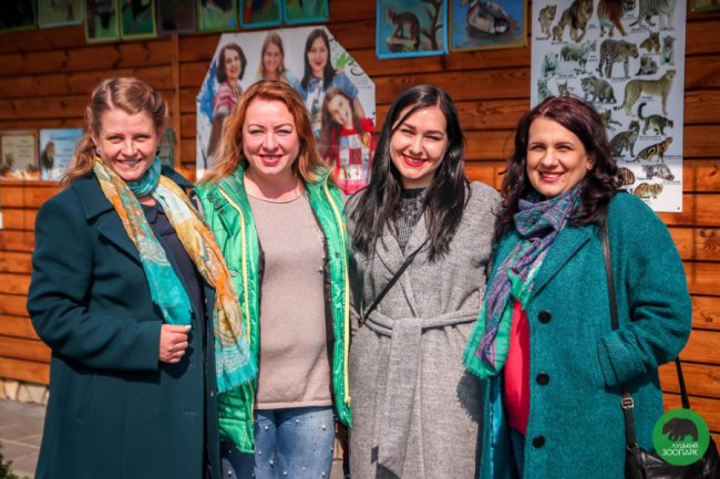 Юні луцькі художники презентували виставку робіт у луцькому зоопарку. ФОТО