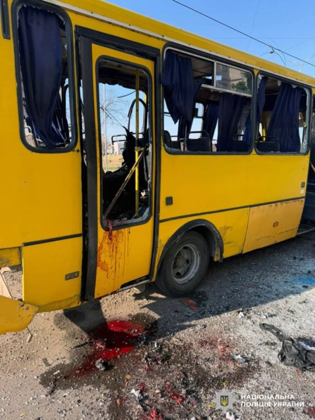У Херсоні росіяни вбили 18-річну дівчину ударом дрона по маршрутці