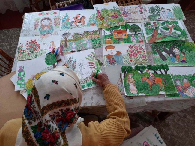 Бабуся з Волині у свої 93 роки створює яскраві малюнки 