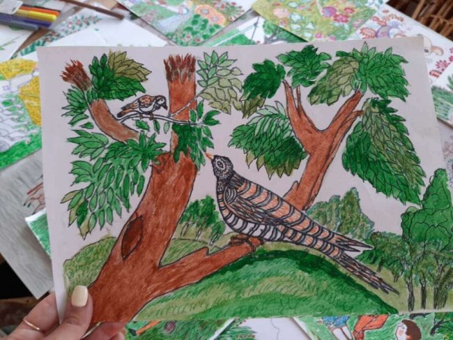 Бабуся з Волині у свої 93 роки створює яскраві малюнки 