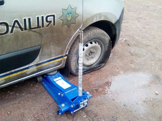 На Волині в аварію втрапив поліцейський бус, – ЗМІ. ФОТО. ВІДЕО