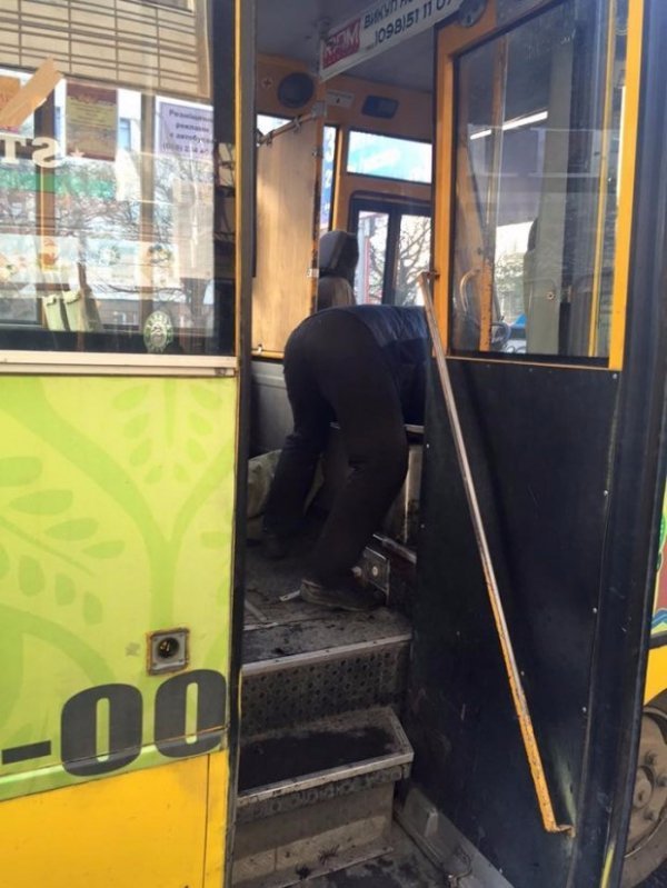 Маршрутка загорілася під час руху в Івано-Франківську. ФОТО