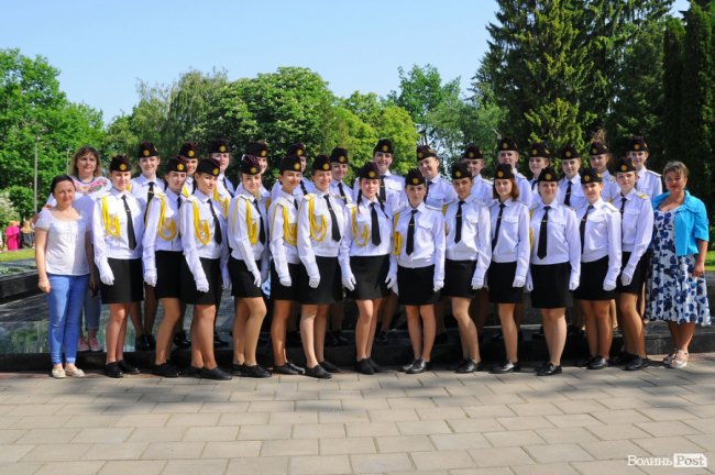 З маками і трояндами: у Луцьку відзначили річницю перемоги над нацизмом. ФОТО