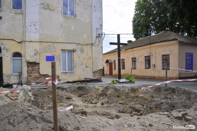 У Луцьку розкопали масове захоронення розстріляних в'язнів