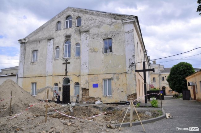 У Луцьку розкопали масове захоронення розстріляних в'язнів
