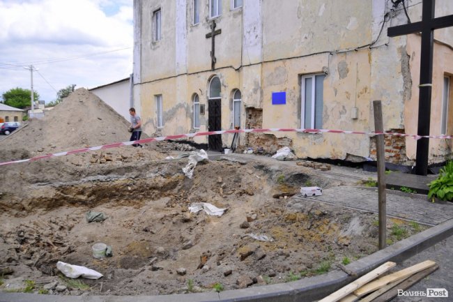 У Луцьку розкопали масове захоронення розстріляних в'язнів