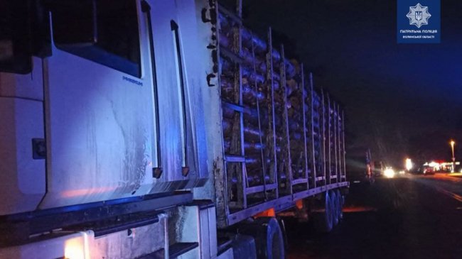На Волині вкотре виявили вантажівку, яка перевозила незаконну деревину