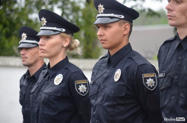 У Луцьку поліцейські отримали нові погони і звання. ФОТО
