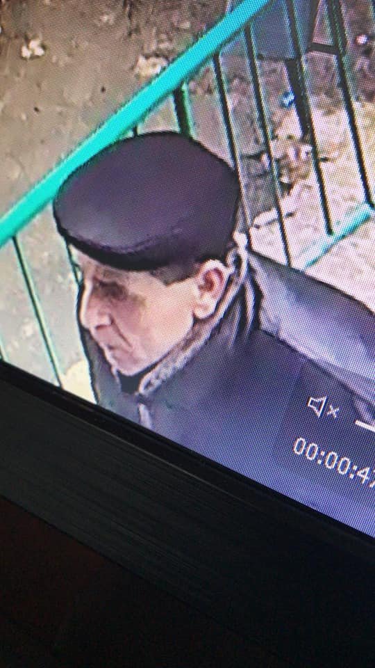 У Луцьку просять впізнати шахрая, який пограбував жінку на інвалідному візку. ФОТО