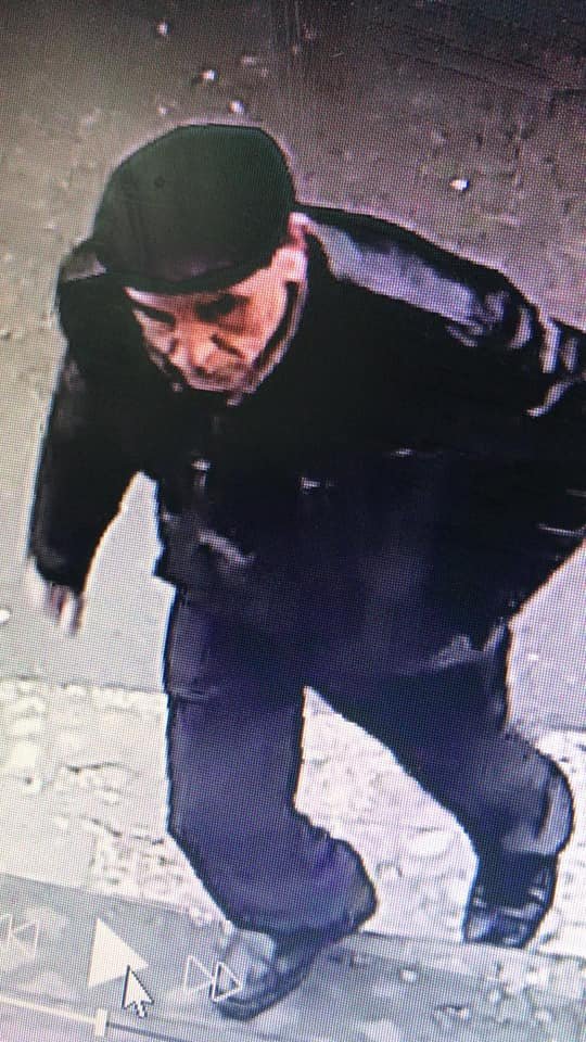 У Луцьку просять впізнати шахрая, який пограбував жінку на інвалідному візку. ФОТО