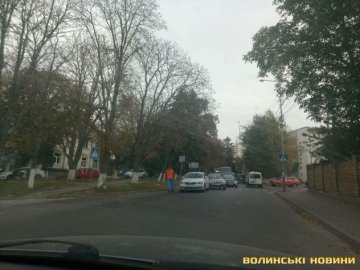 На луцькій вулиці через аварію ускладнений рух транспорту