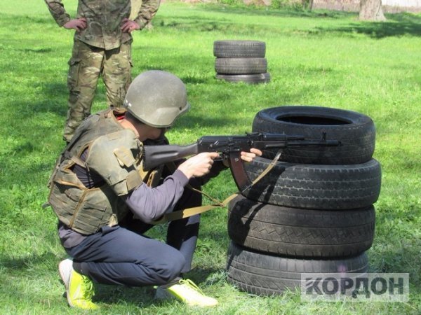 На Волині юнаків готують до бою. ФОТО