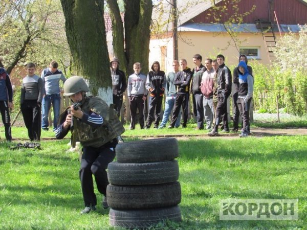 На Волині юнаків готують до бою. ФОТО