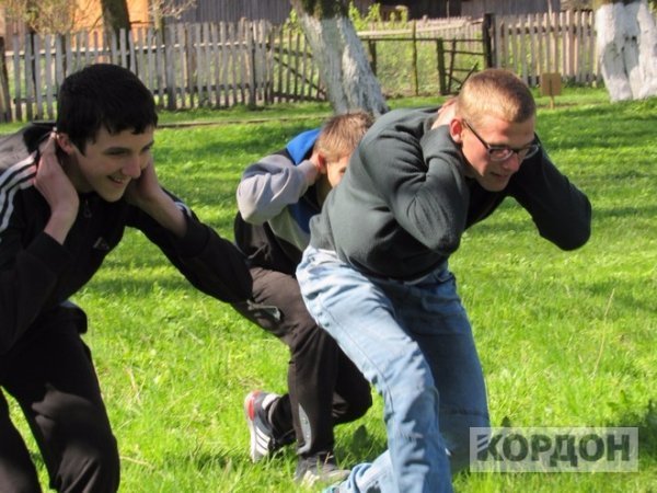 На Волині юнаків готують до бою. ФОТО