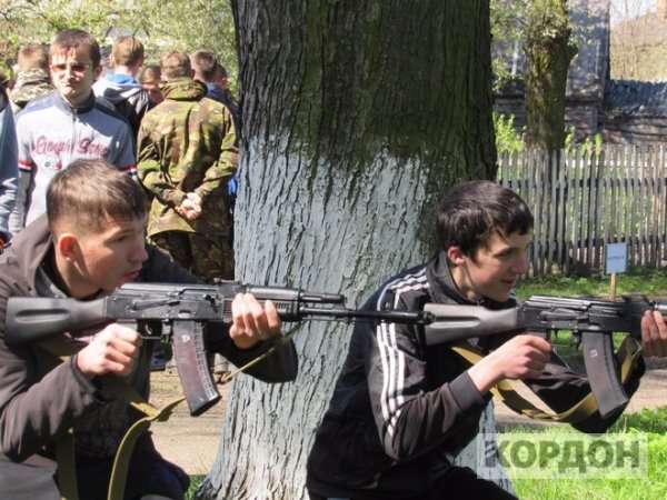 На Волині юнаків готують до бою. ФОТО