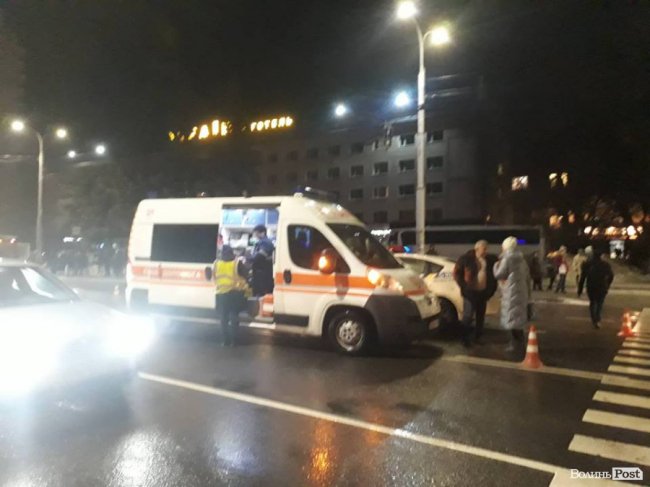 Біля луцького ЦУМу джип збив матір з дитиною. ФОТО. ОНОВЛЕНО