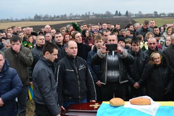 Як Нововолинськ поховав Героя Майдану. ФОТО