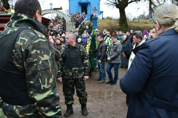Як Нововолинськ поховав Героя Майдану. ФОТО
