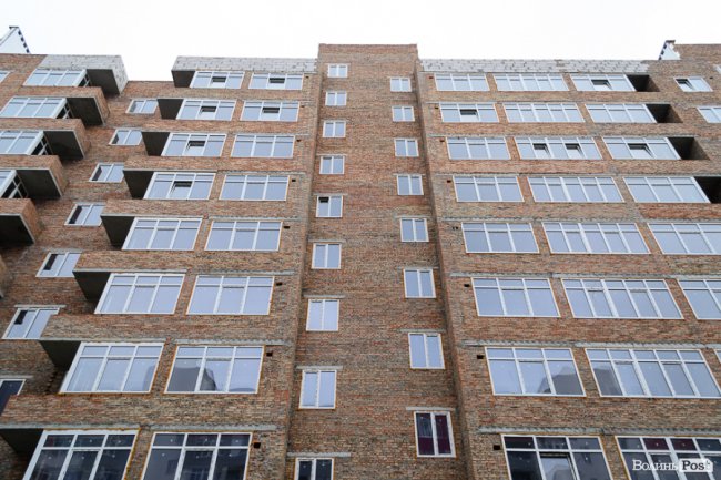 Холод – не завада: як у Луцьку будують «карамельний» житловий комплекс. ФОТО*