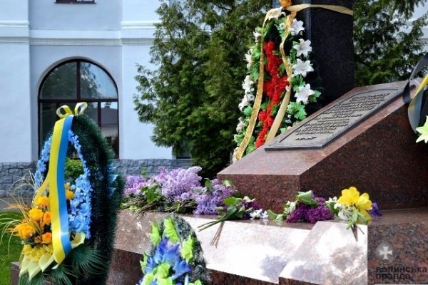 Лучани вшанували пам'ять людей, що постраждали внаслідок політичних репресій. ФОТО 