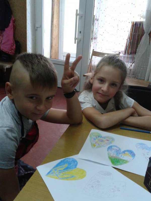 У Луцьку діти подарували сувеніри бійцям, які лікуються. ФОТО