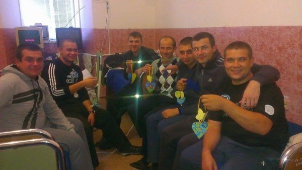 У Луцьку діти подарували сувеніри бійцям, які лікуються. ФОТО