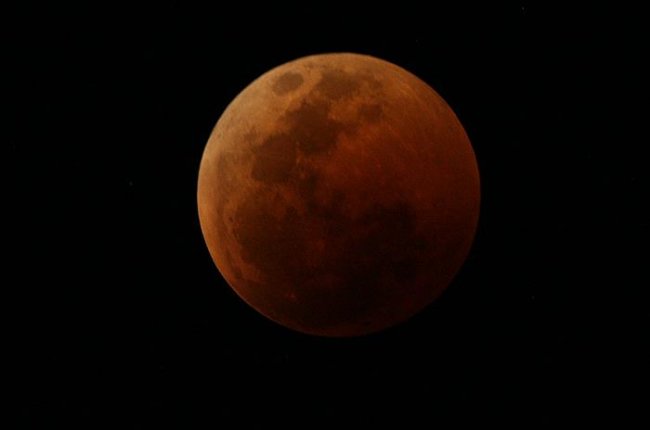 Кривавий місяць над Луцьком. ФОТО