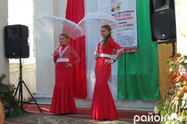 «Бурштинова осінь»: страви, мода і музика