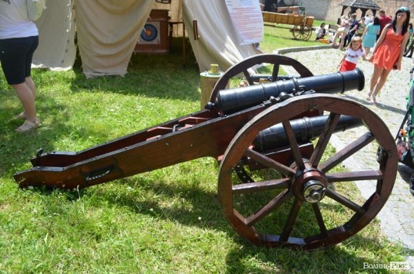 У Луцьку відкрилася виставка української зброї. ФОТО