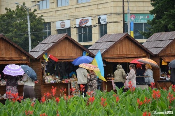 У Луцьку відзначають «дощовий» День Незалежності. ФОТО