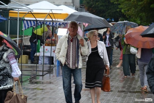 У Луцьку відзначають «дощовий» День Незалежності. ФОТО