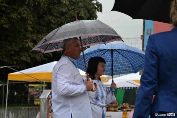 У Луцьку відзначають «дощовий» День Незалежності. ФОТО
