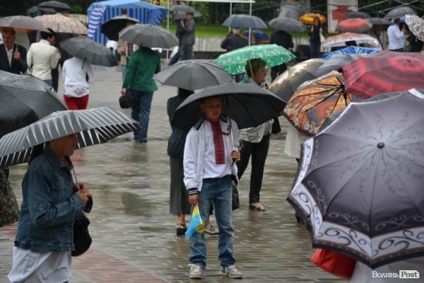 У Луцьку відзначають «дощовий» День Незалежності. ФОТО
