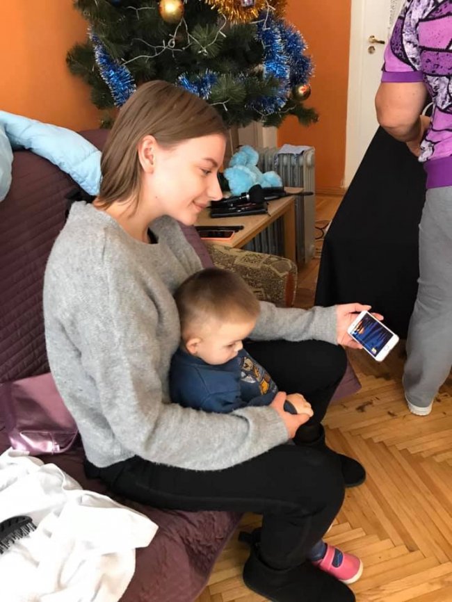 Луцькі стилісти робили зачіски вихованцям дитбудинку. ФОТО