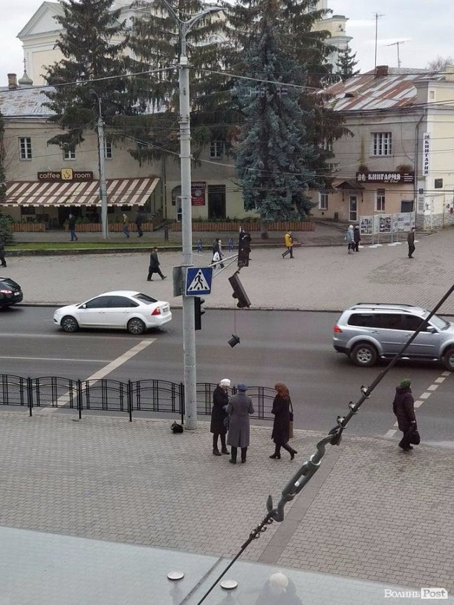 У центрі Луцька не працює світлофор. ФОТО. ДОПОВНЕНО