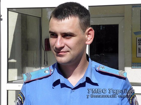 Луцькі даішники врятували життя перехожому. ФОТО